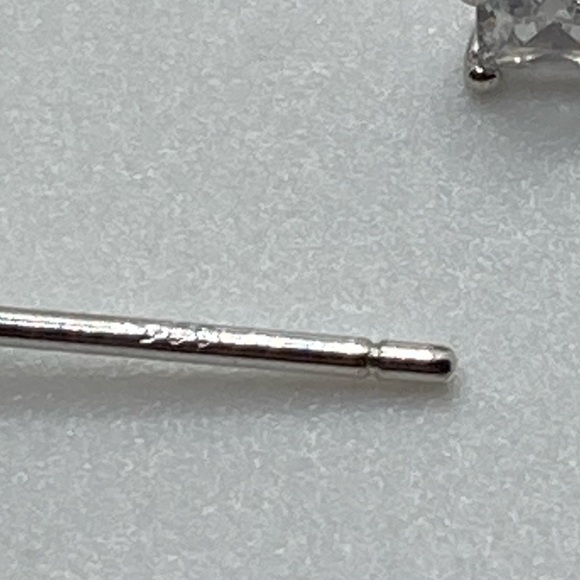Vtg Sterling Silver Round Cz Stone - Square Shape Setting Stud Earrings 3mm - Picture 4 of 6